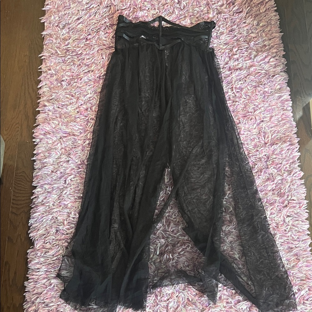 Elegant Black Lace Chemise